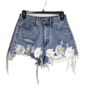 Forever 21 light wash denim with Daisys embroidered around Shorts edges size 27